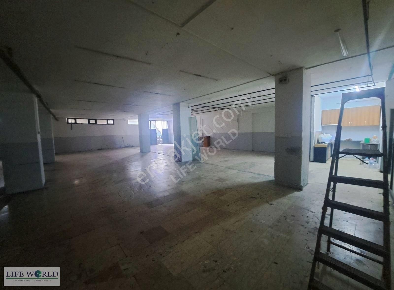 Merter Tekstil Merkezinde 270 Mt. Kiralık Atölye & Depo...