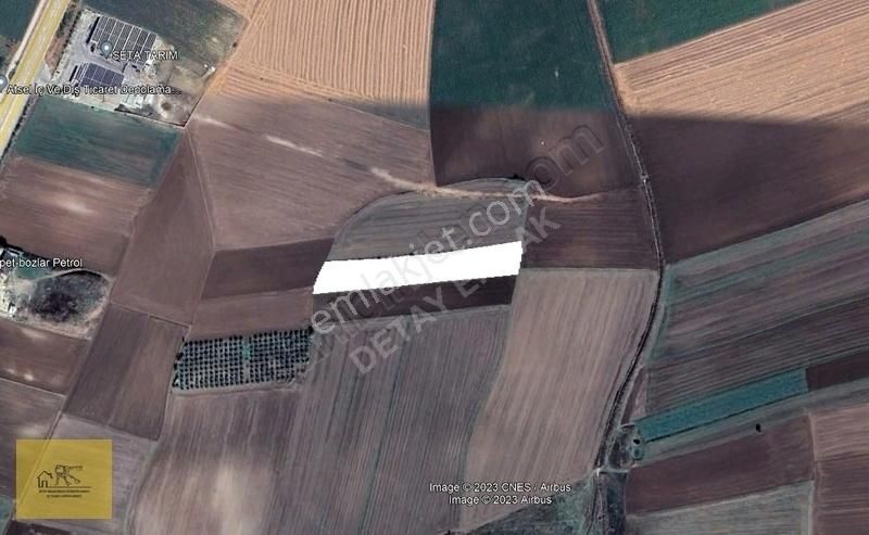 Detay Emlaktan Bezircide 9.200m Satılık Ceviz Bahçesi