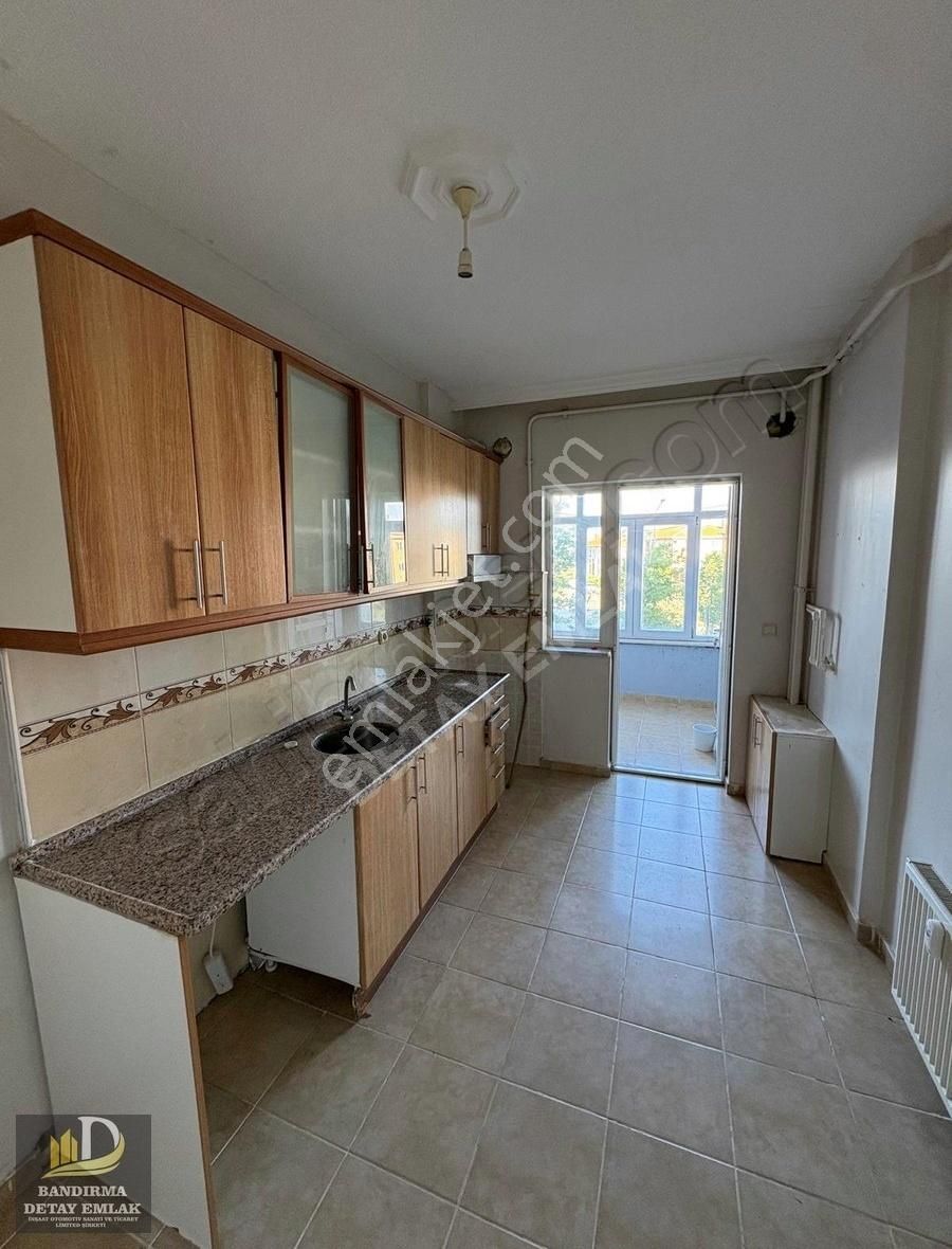 Detay Emlak'tan Kayacık Toki Konutlarında 3+1 Kiralık Daire