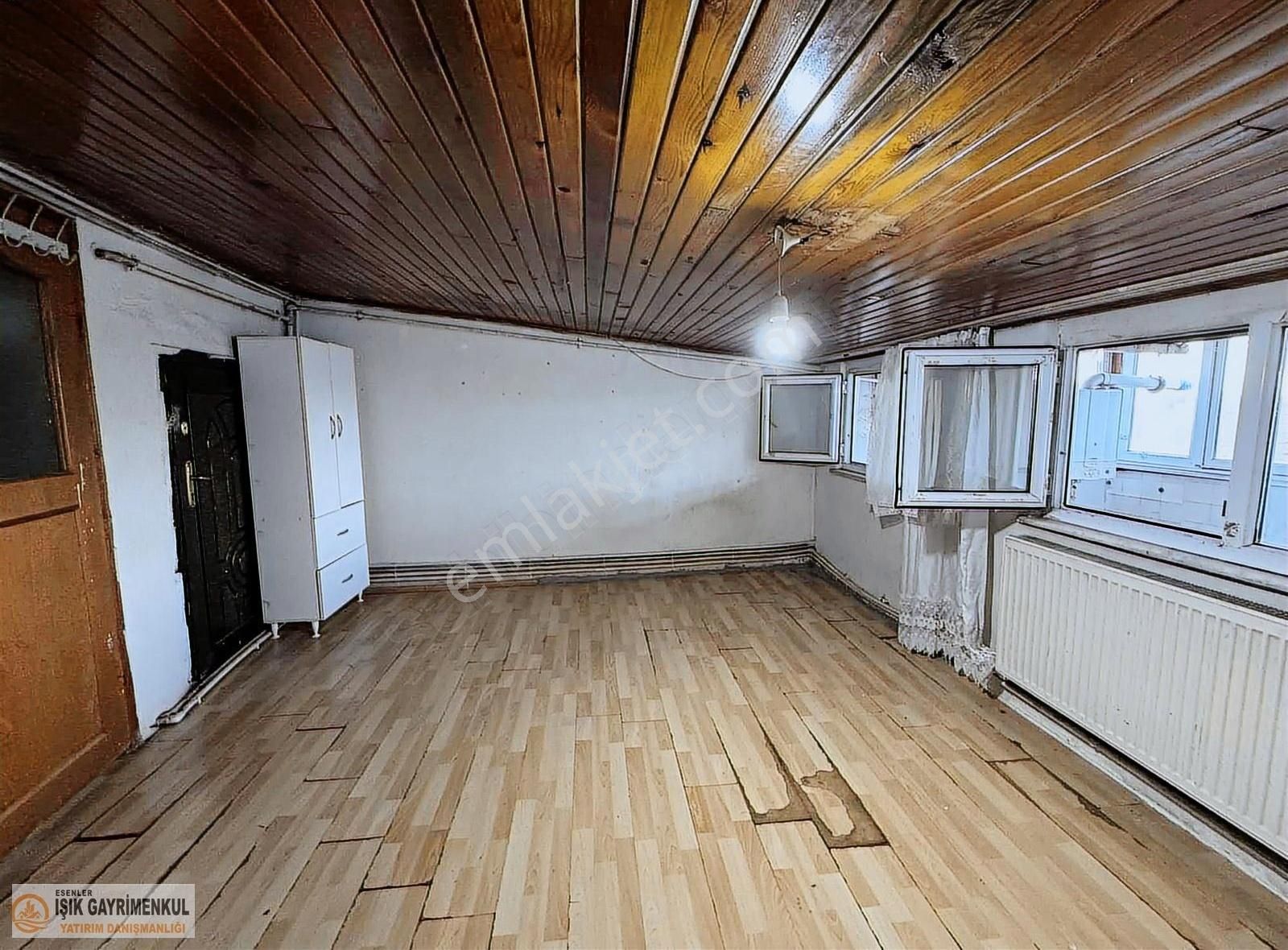 Işıktan Namık Kemalde Ferah Kiralık 2+1 Daire Çatı Katı