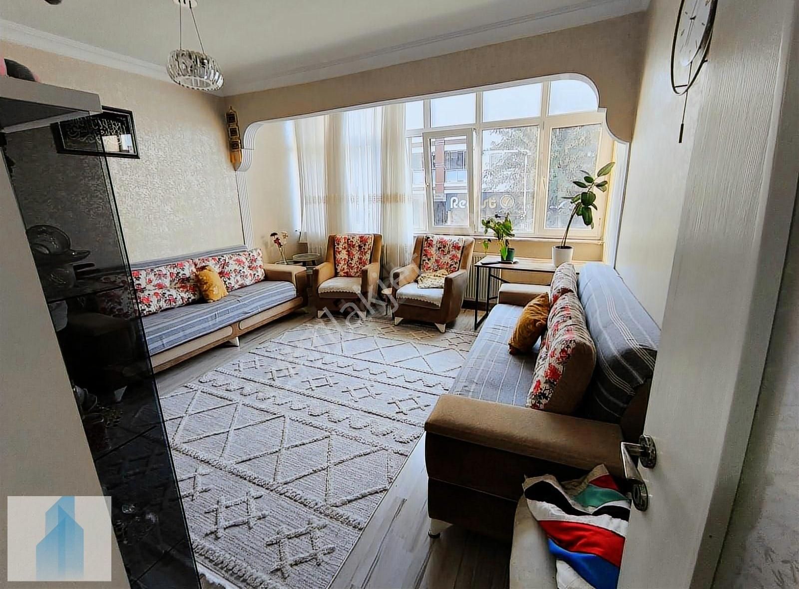 Güngören Güneştepe De Acil Satılık 2+1, 90 M2 Daire