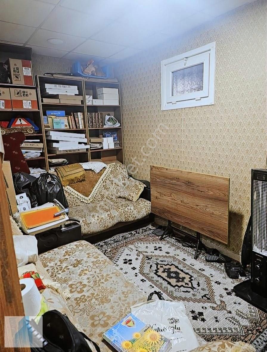 Güngören Haznedar Mah De Satılık 60 M² Dükkan