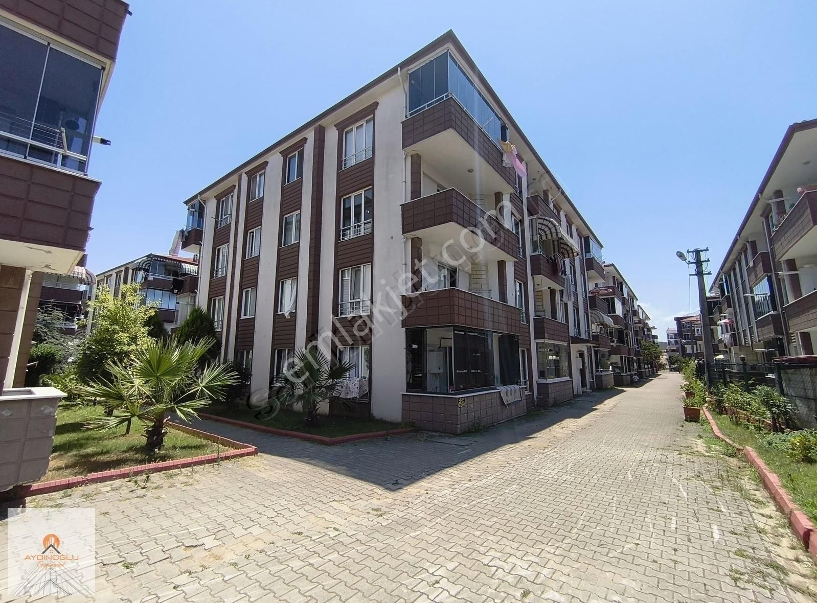 **havuzlu Site Eşyalı Sahile Yürüme Mesafesi 2+1 Daire**