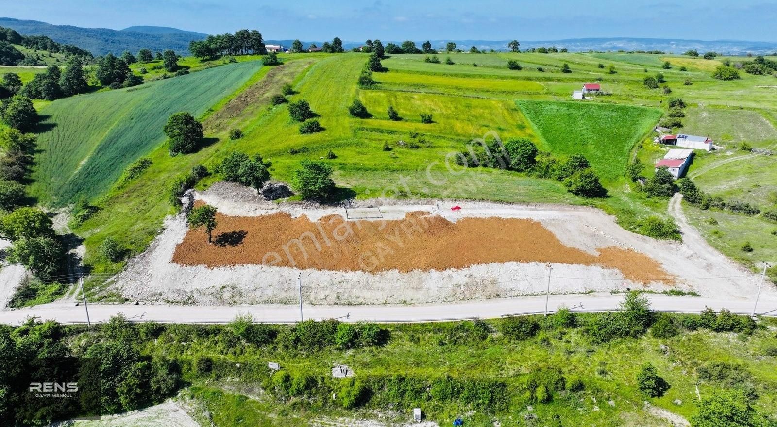 Rens Gayrimenkulden Asfalta Cephe Doğa Manzaralı Tek Tapu Arsa