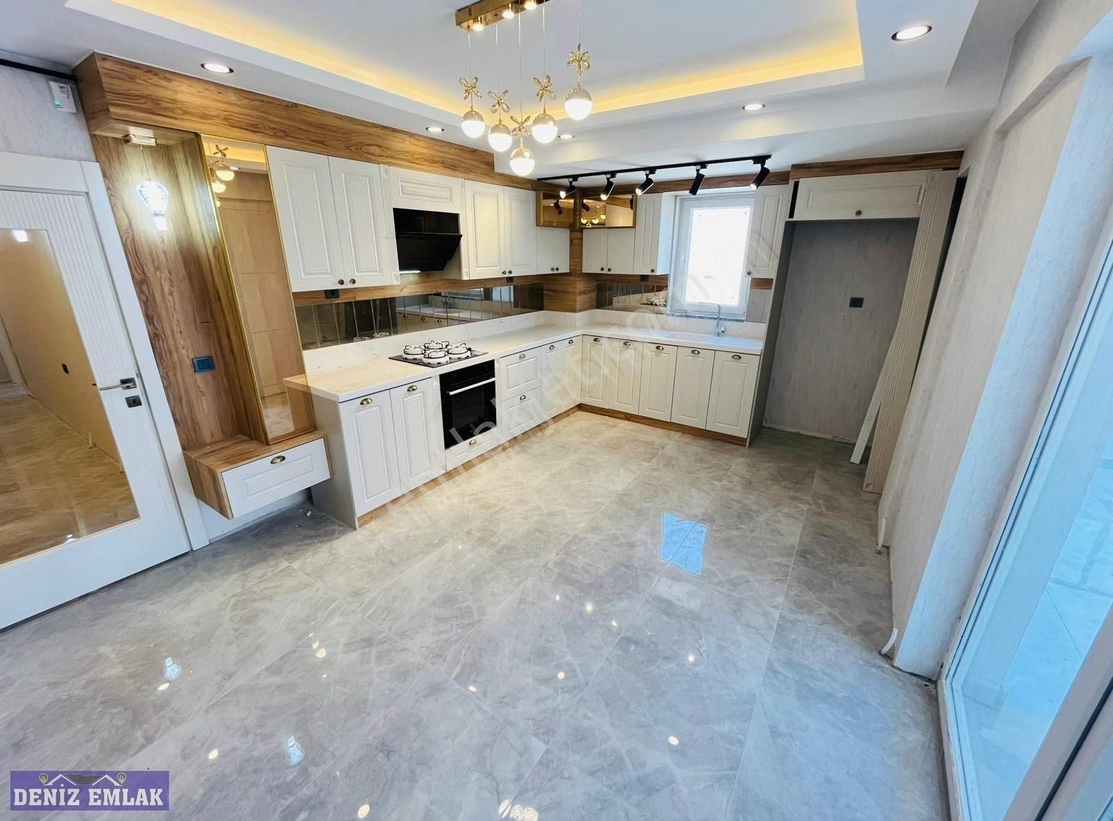 Denizden Şık Tasarımlı Dev Balkonlu Sıfır Ön Cephe Mega Lüx 3+1
