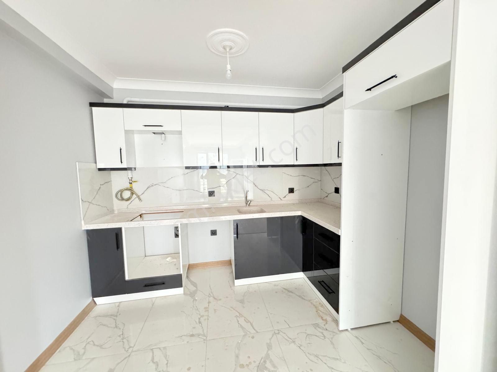 ✨✔️🏡tuzcumurat'ta Arakat Sıfır Önü Açık Asansörlü 2+1 Daire