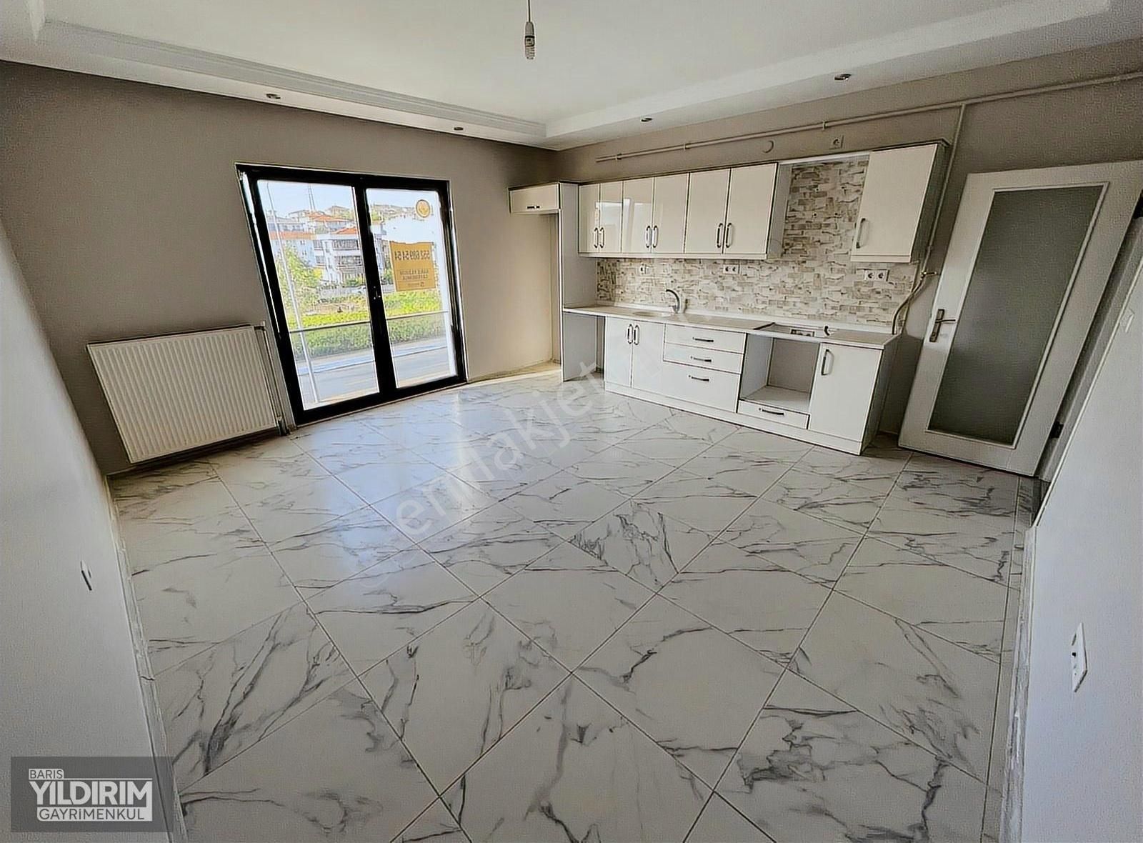 Erenler Ana Cadde Üzeri 2+1 Geniş Kullanımlı Kiralık Daireler
