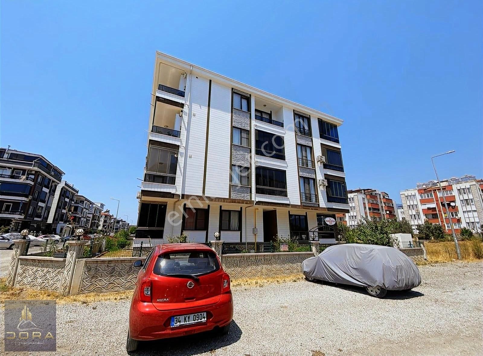 Dora Dan Satılık Altınkumda Ön Cephe Cam Balkonlu 2+1 Daire