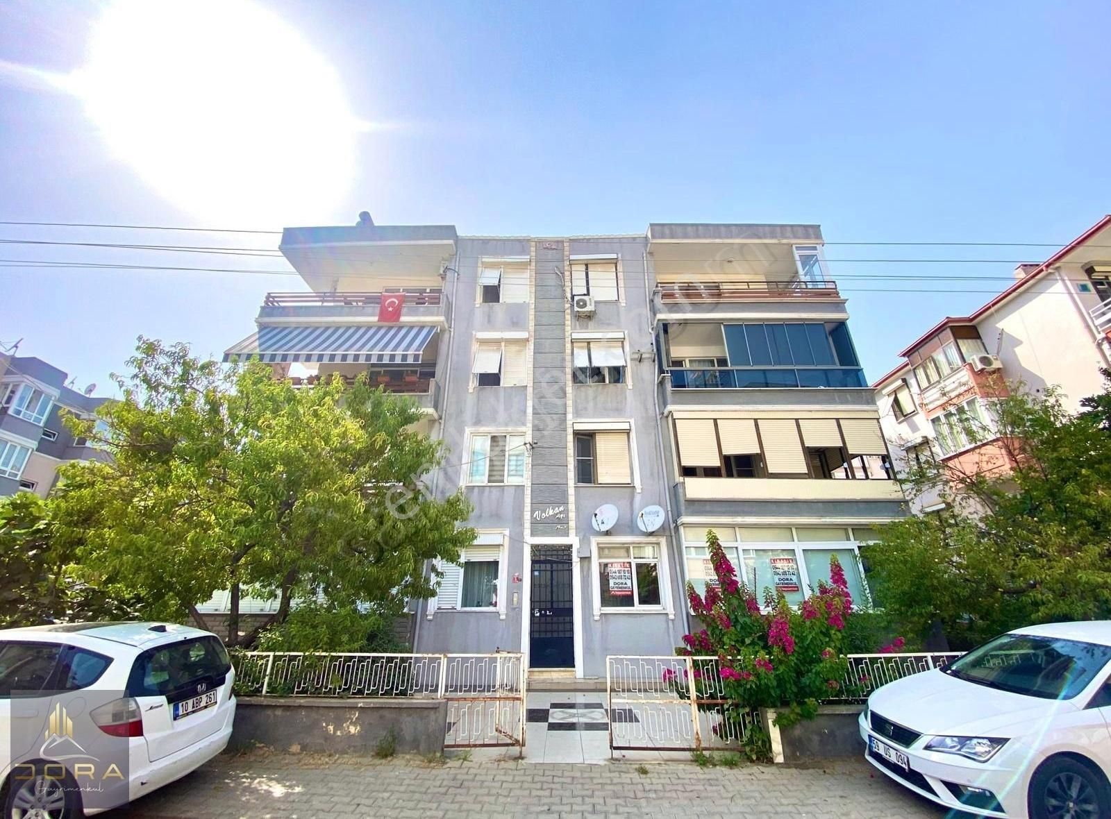 Dora'dan Akçay'da Denize 250 Metre Ön Cephe 2+1 Kiralık Daire