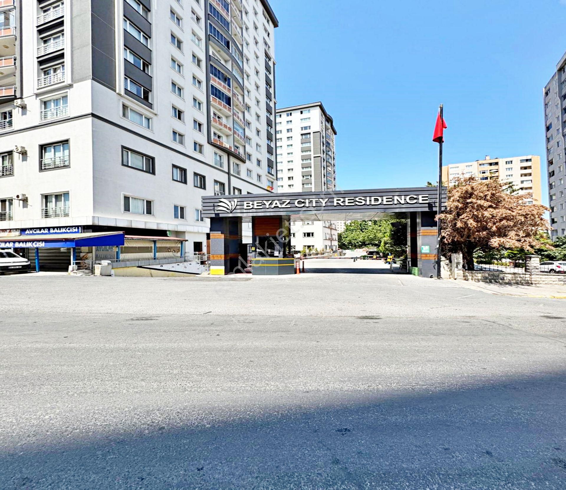 Beylikdüzü Beyaz City'de Geniş M² Boş 3+1 Satılık Daire