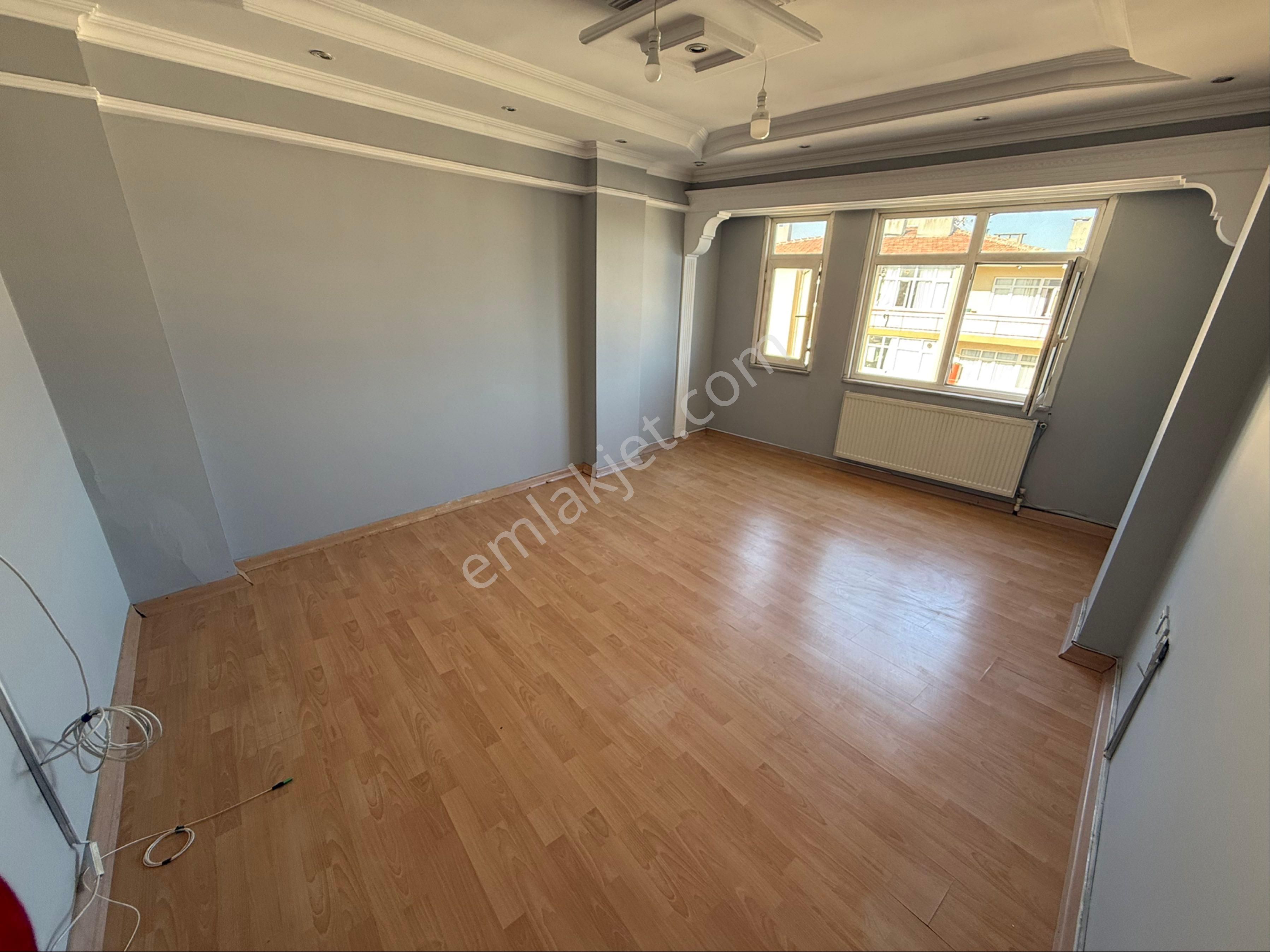 Mahmutbey Caddesi Üzerinde 2+1 Kiralık 5. Kat Daire