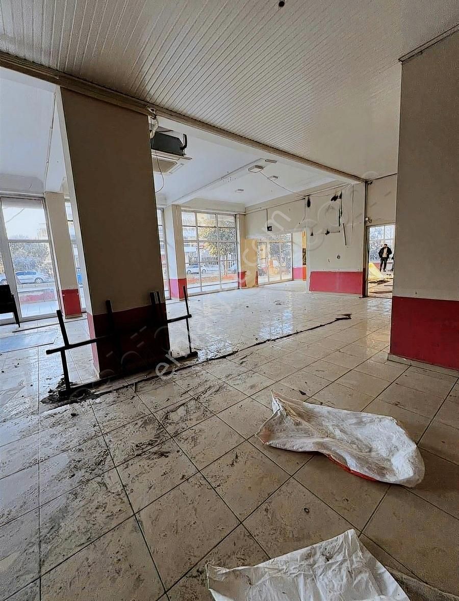 Akyörük Emlakdan Batı Çevre Yolu Cadde Üzerinde Kiralık Dükkan