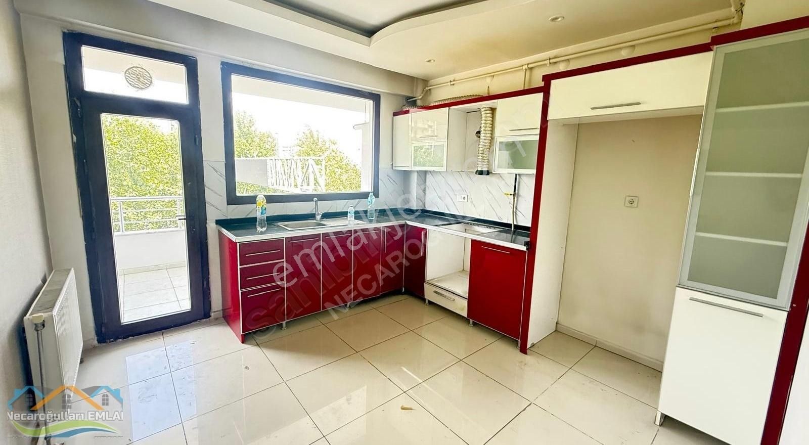 Necaroğullarında Havaalanı Yoluna Sıfır 3+1 Daire