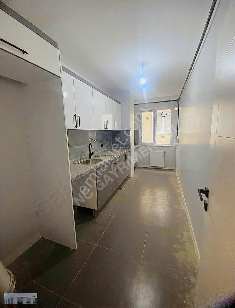 Yenidoğan Mah. Ara Kat Sıfır 2+1geniş Daire Ebeveyn Banyo Balkon