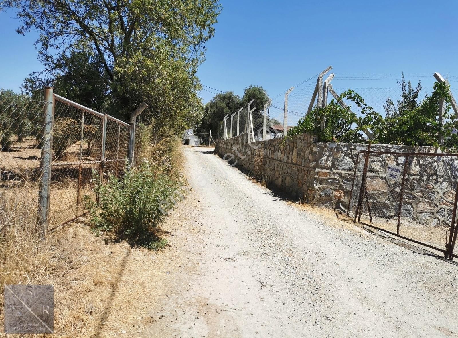 Tsr'den Menderes Dereköy'de Köşe 732m² Satılık Bahçe - Görsel 5