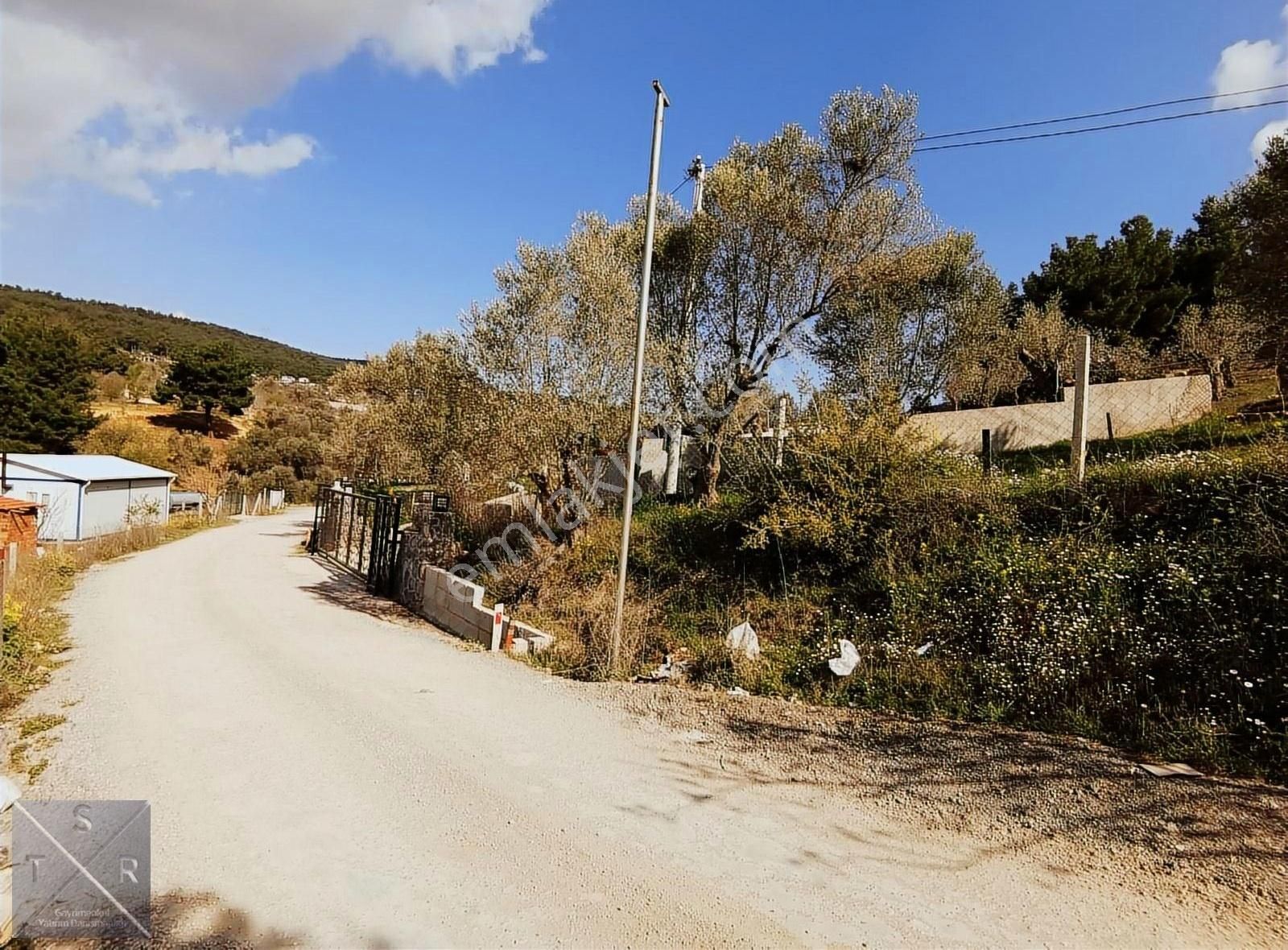 Tsr'den Kemalpaşa Ulucak Mah.satılık Yola Cephe 600m² Bahçe - Görsel 3