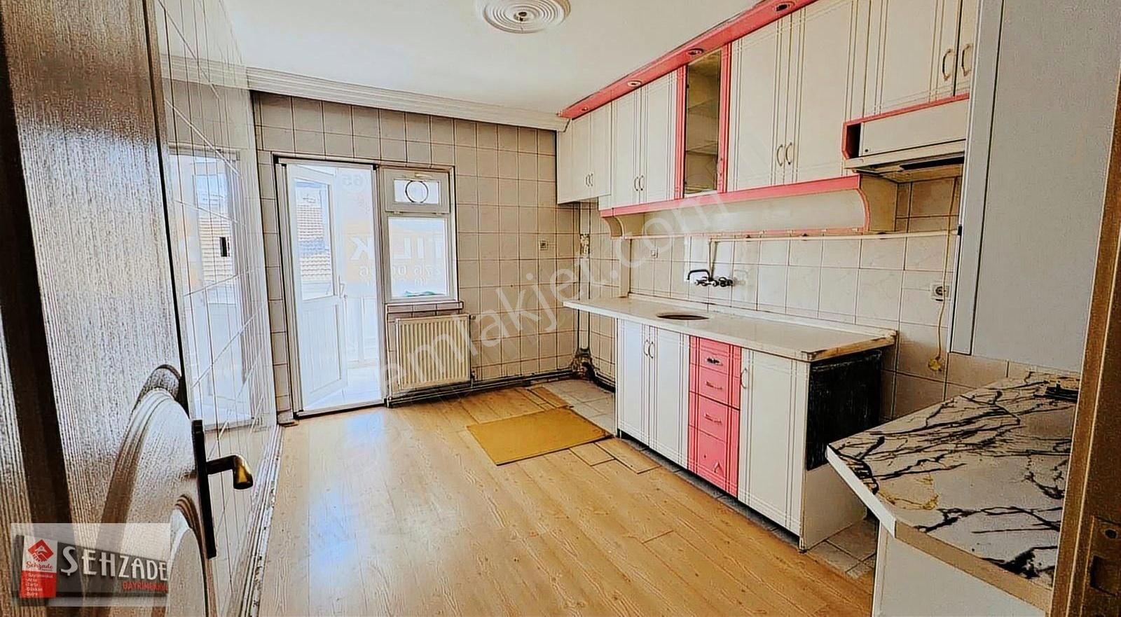 Merkez'de Satılık Daire 3+1 Kaymakamlık Yanında