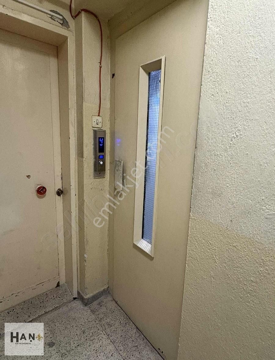 Manisa Şehzadeler Ege Mah Borsa Caddesinde 3+1 Asansörlü Arakat