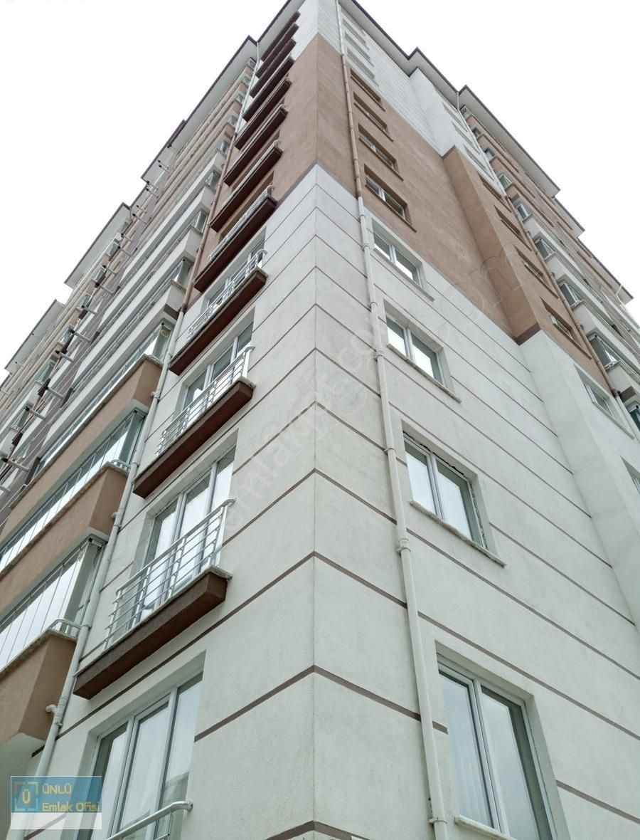 Ünlü Emlaktan Kuzeykentte Site İçi Geniş Ferah Arakat 2+1 Daire