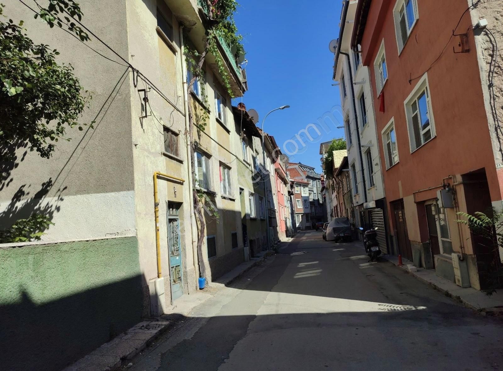 Asel'den G.efendi Girişi Müstakil 120 M2 Arsa Üzerine Yapılı..