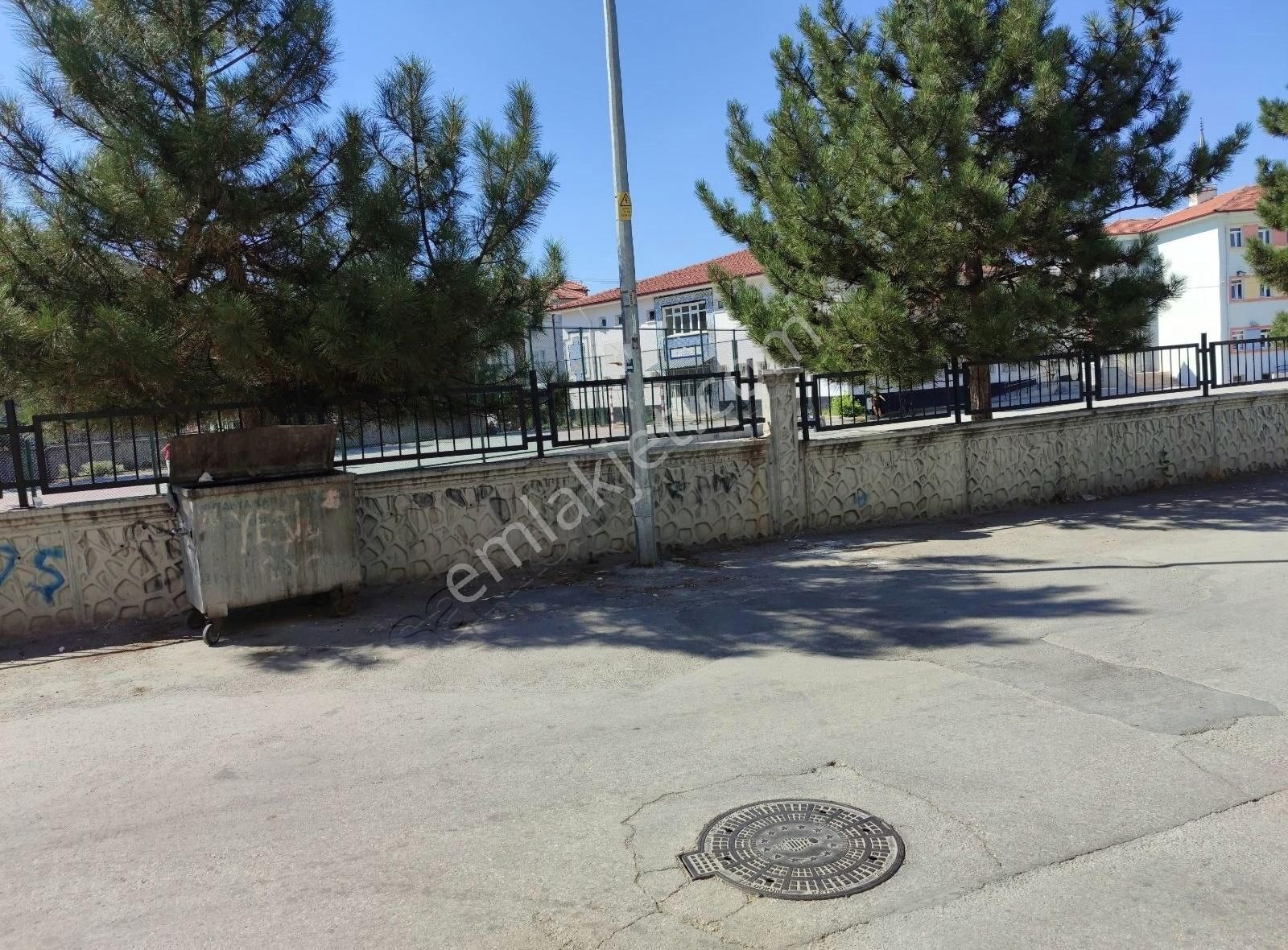 Asel'den G.efendi Girişi 120 M2 Arsa Mevcut İnşaat Potansiyelli.