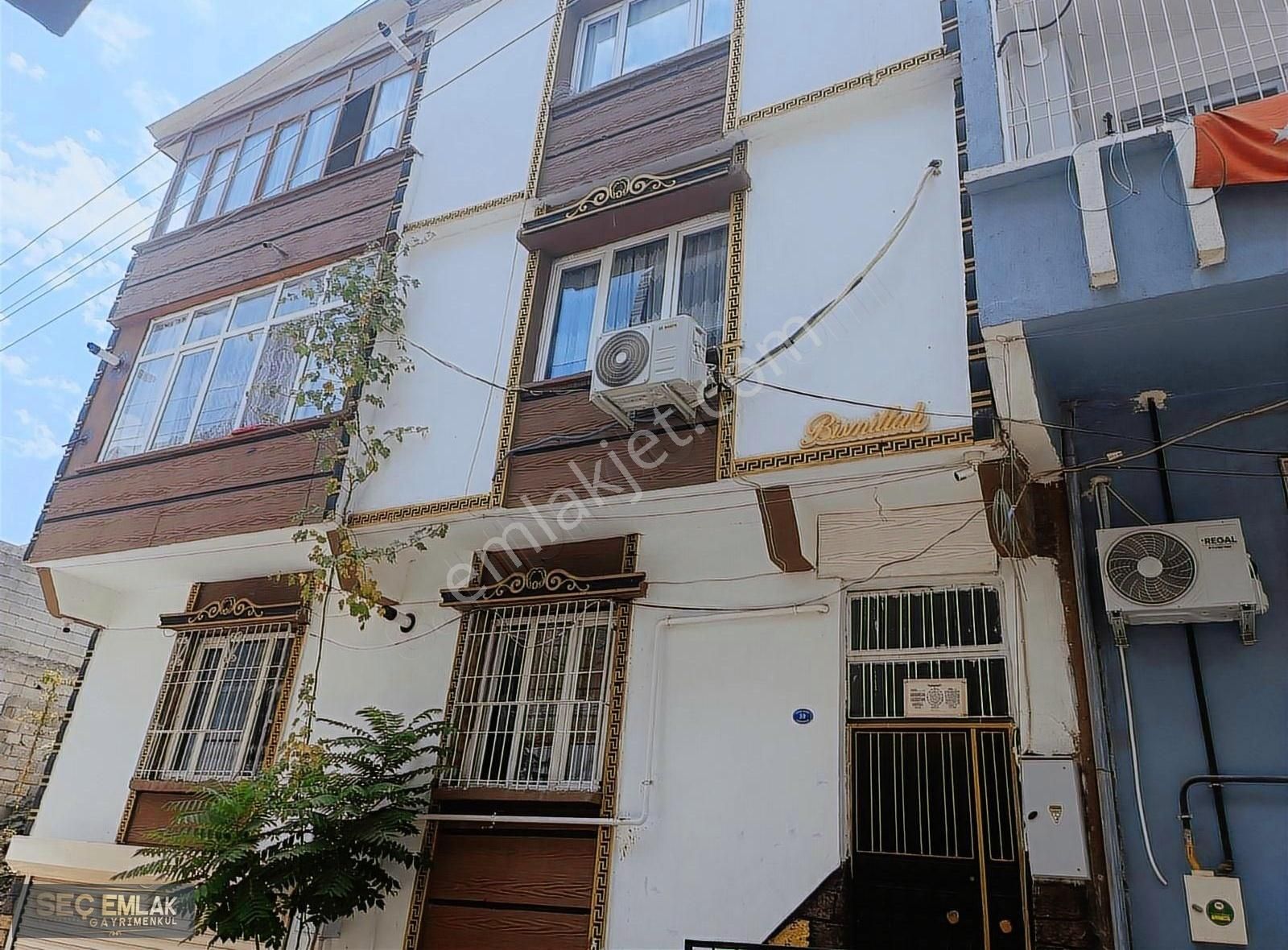 Seç Emlaktan Barak Mah 3 Katlı Doğalgazlı Garajlı Bakımlı Ev