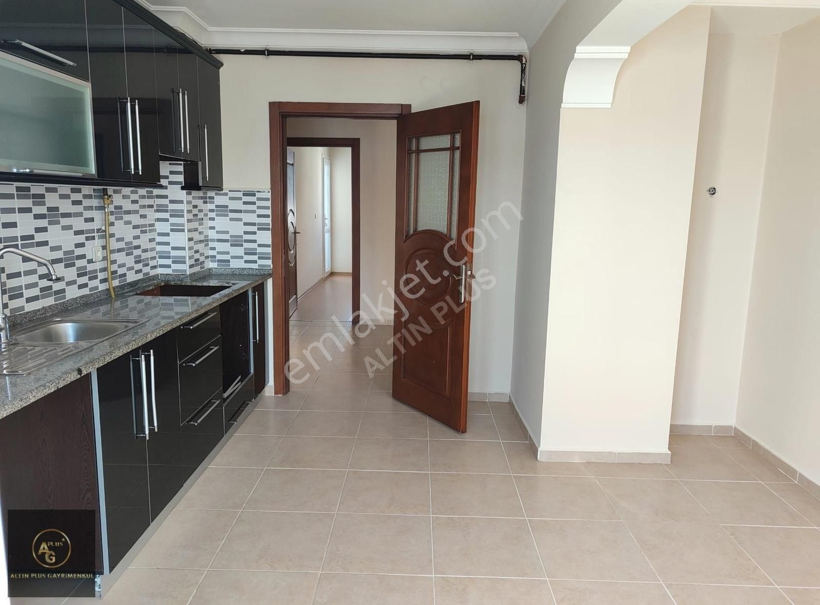 Kasımpaşa Mahallesnde Adliye Yanı 3+1 155 M2 Site İçi Genş Daire