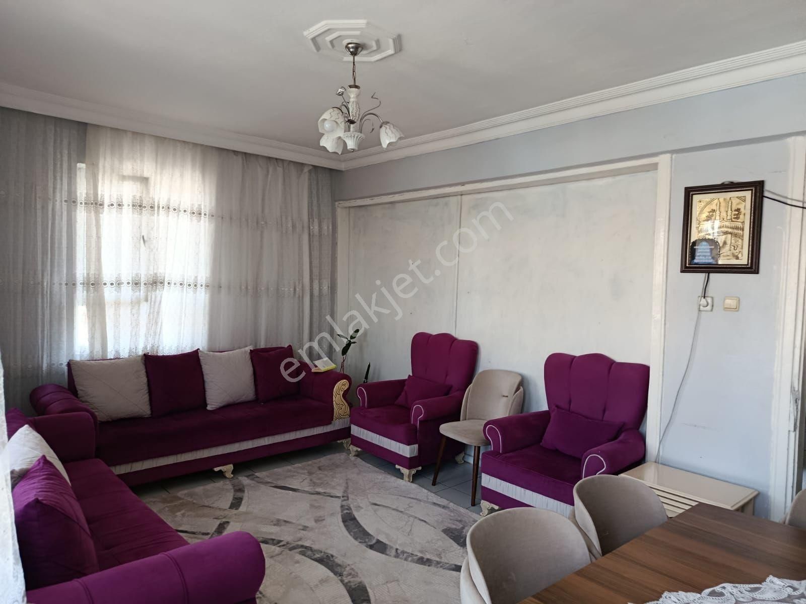 Emniyet Caddesinde Acil Satılık Daire