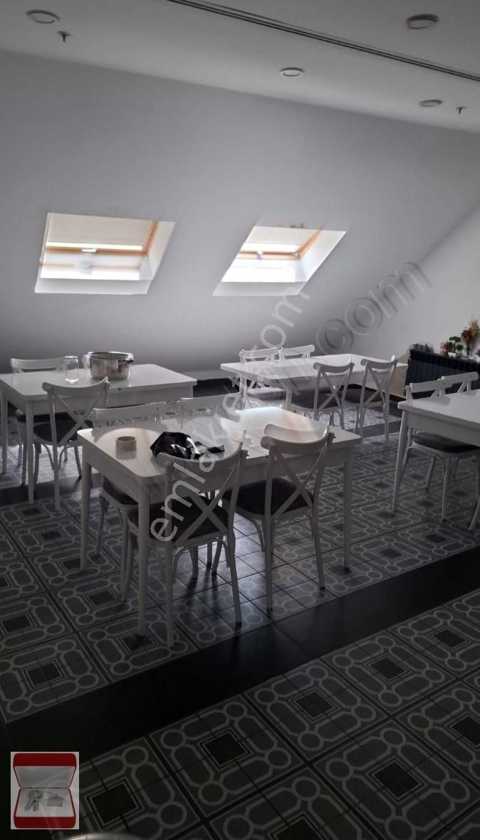 Corner Offıce Lüks 10 Odalı Şömineli Teraslı 800m2 Kiralık Ofis