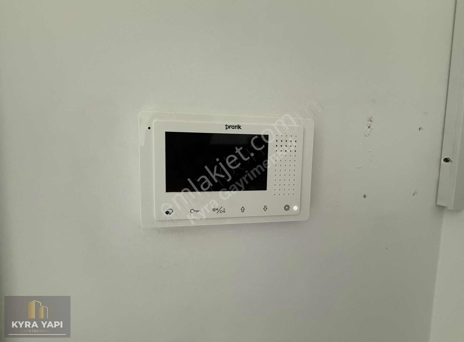 Sahrayıcedit'de Balkonlu,ebeveyn Banyolu 3+1 Satılık Daire