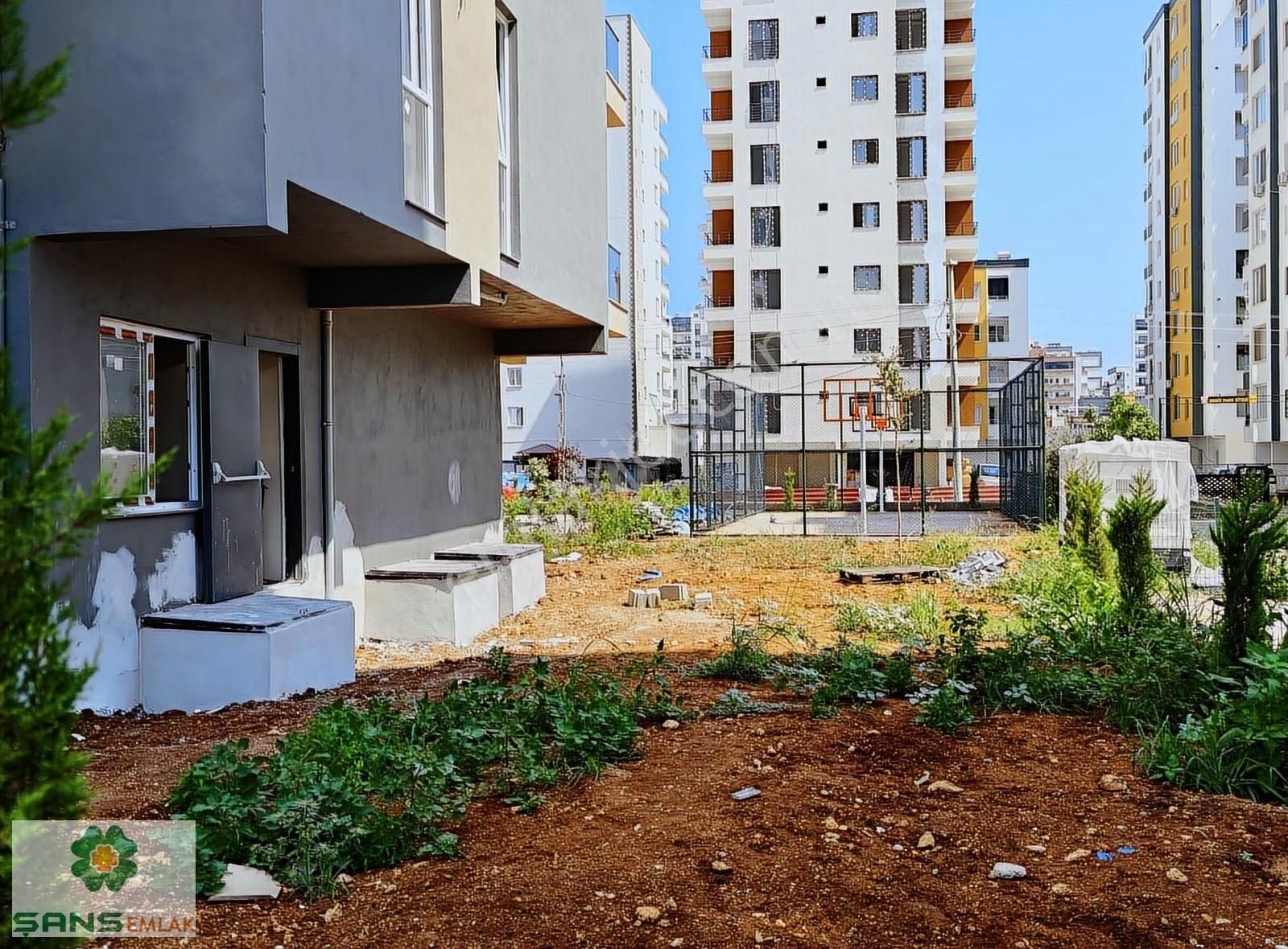 Erdemli Akdeniz'de Havuzlu Otoparklı Sitenin En Ucuzu 1+1 Daire