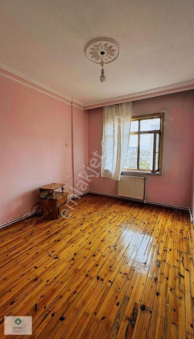 Bosna Hersek Mahallesi Merkezi Konumda 3+1 Bakımlı Satılık Daire
