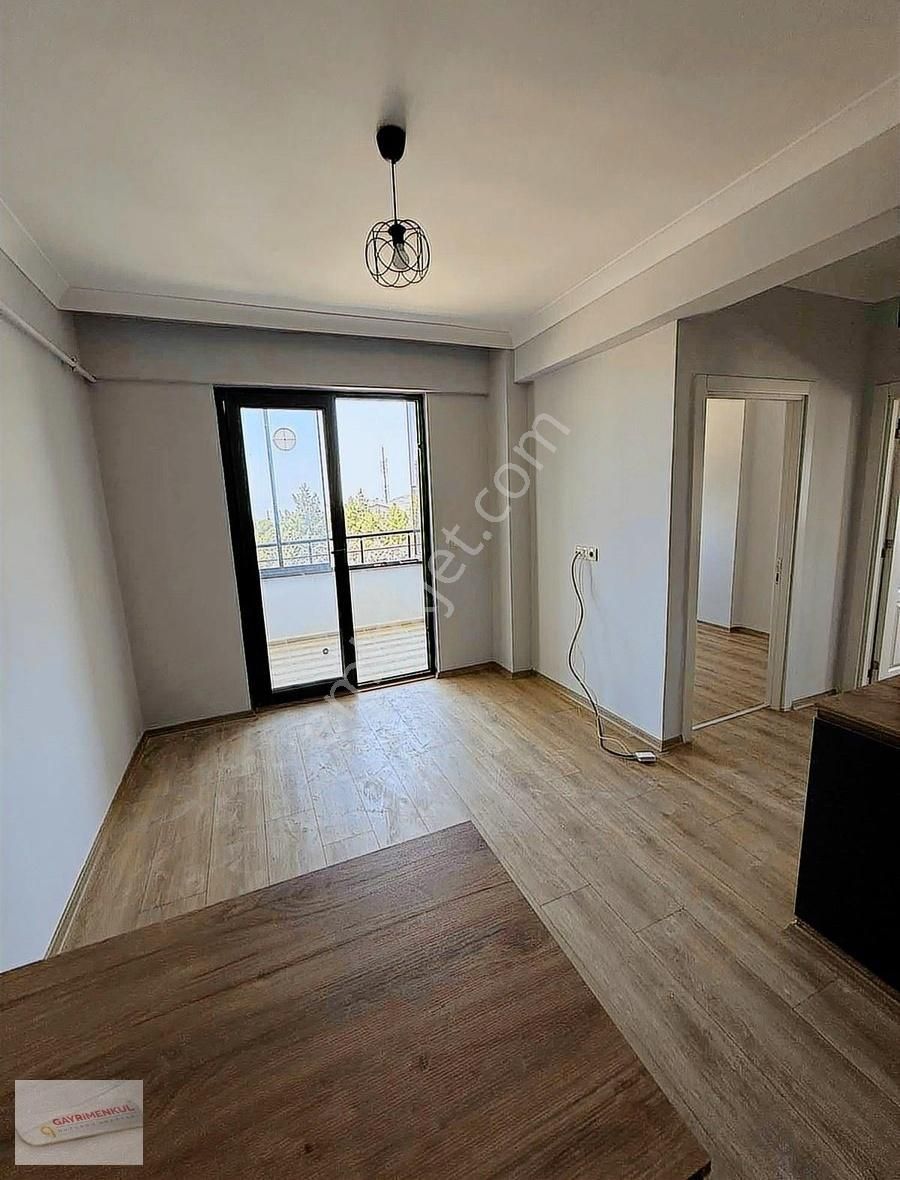 Üniversite Emlaktan Kiralık Eşyasız 2+1 Stüdyo Daire