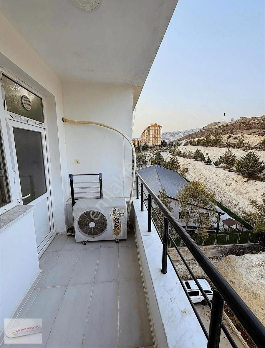 Üniversite Emlaktan Satılık 2+1 Eşyalı Stüdyo Daire