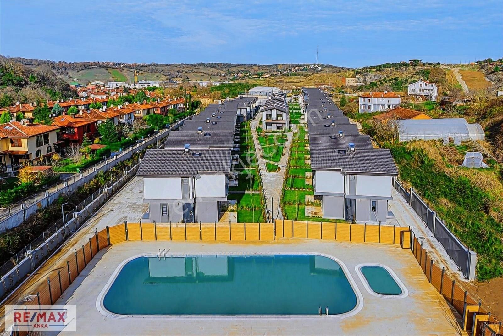 Remax Anka'dan Site İçerisinde A Plus 6+1 Satılık Villa