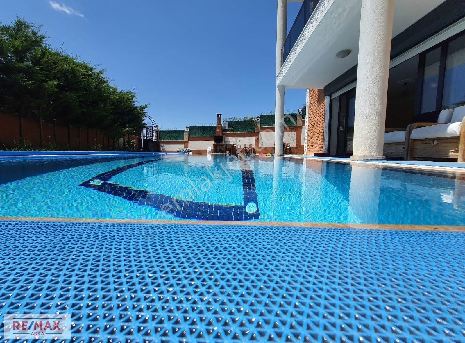 Remax Anka'dan Şile Çavuş Mah. 6+2 Havuz Saunalı Müstakil Villa