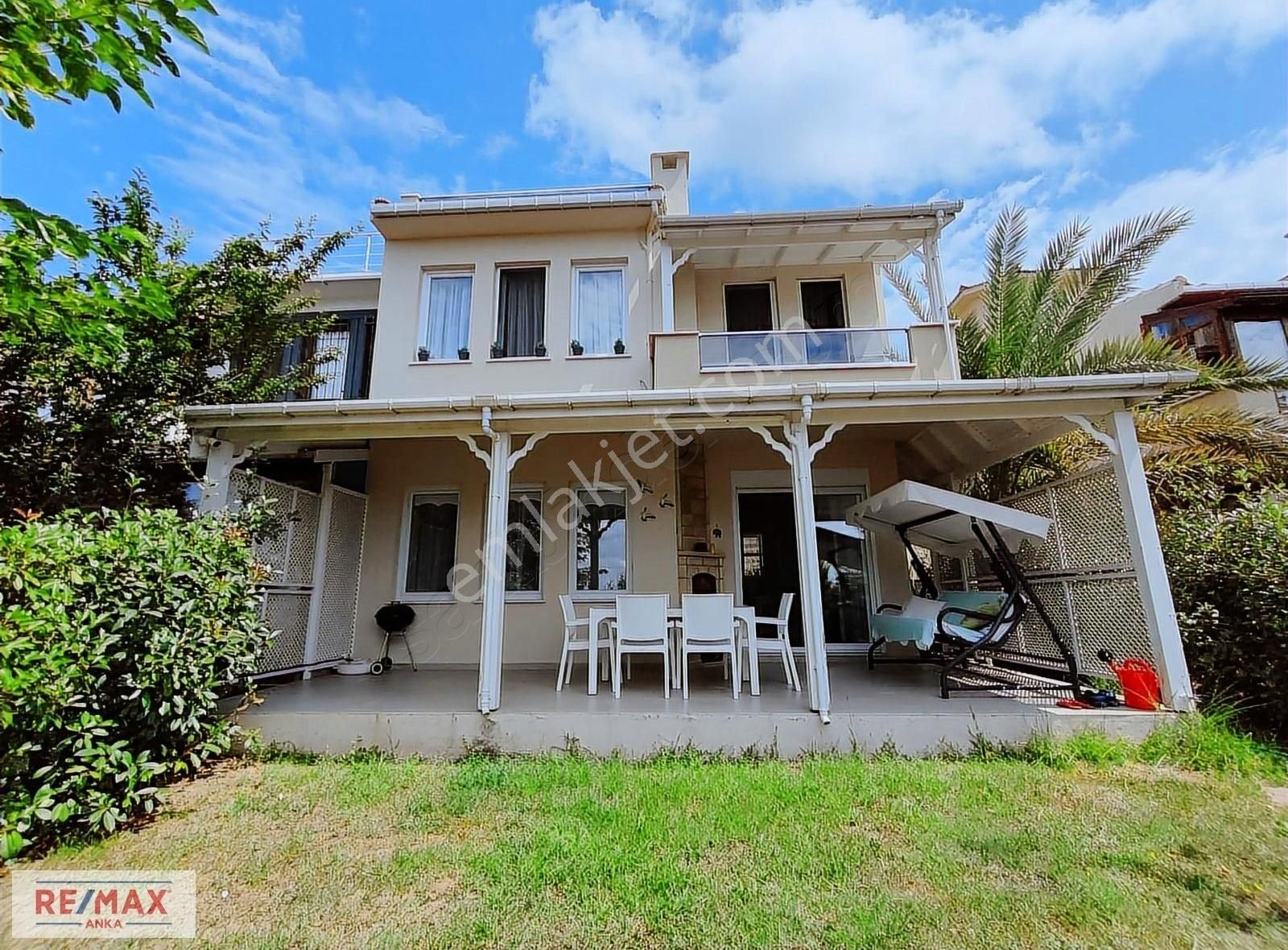 Remax Anka'dan Vadi Ve Deniz Manzaralı Yenilenmiş Satılık Villa