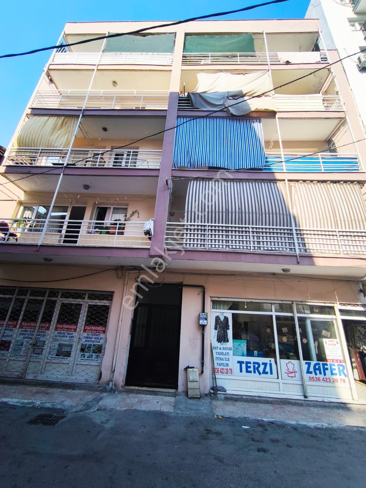 İzmir Karabağlar Gülyaka Eski İzmir Cd Yanı 8 Daire 2 Dükkanlı Satılık Komple Bina