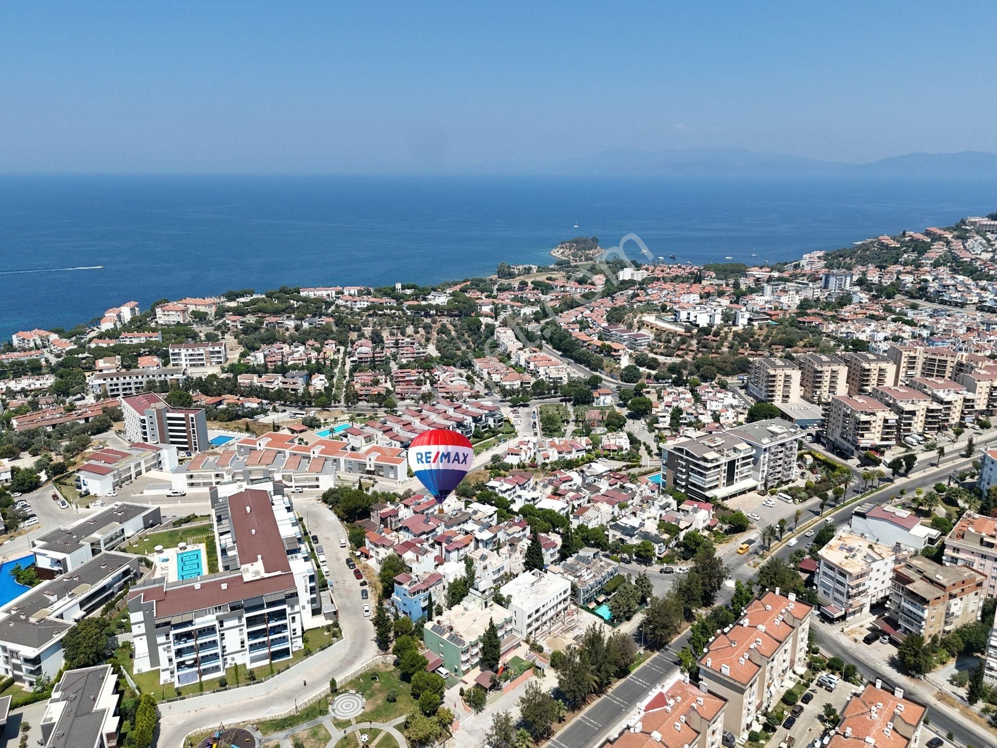 Kuşadası Merkezde Deniz Manzaralı 3+1 Tripleks Villa!