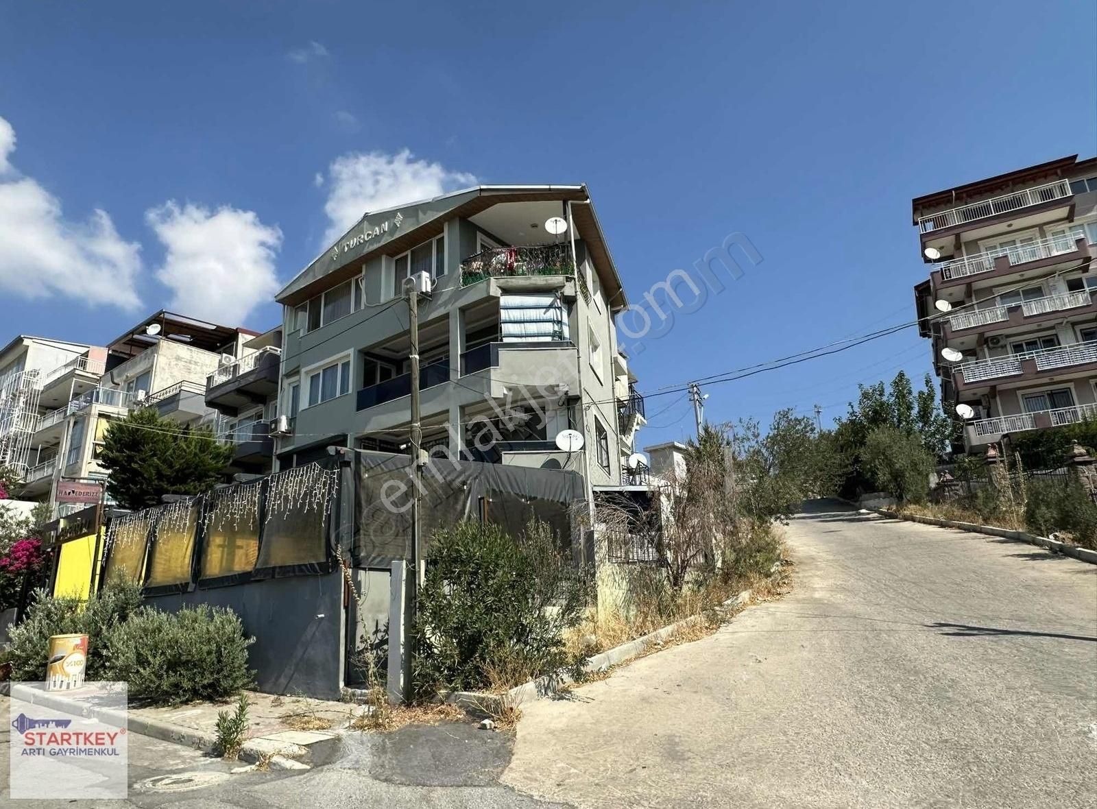 Bornova Atatürk Mahallesinde Deniz Manzaralı 2+1 Satılık Daire