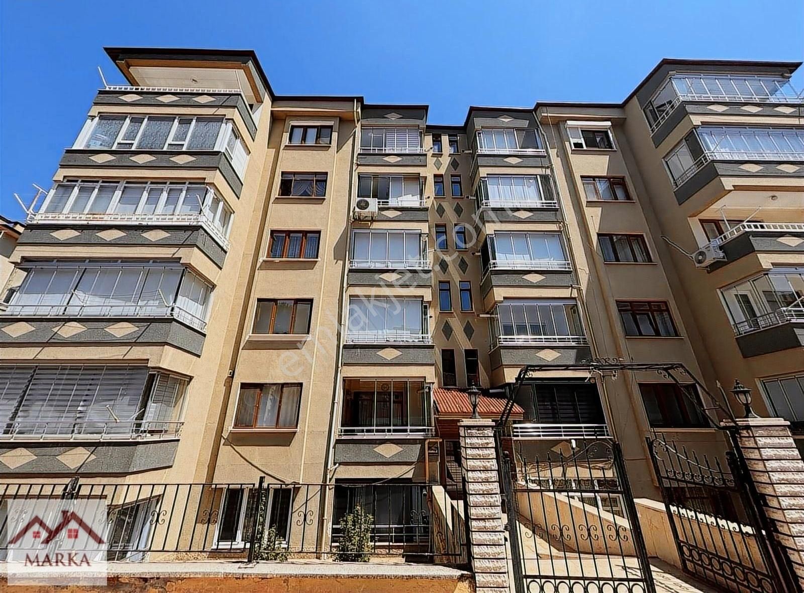 Bahçeleriçinde 170 M2, 3+1 Satılık Daire, Ara Kat