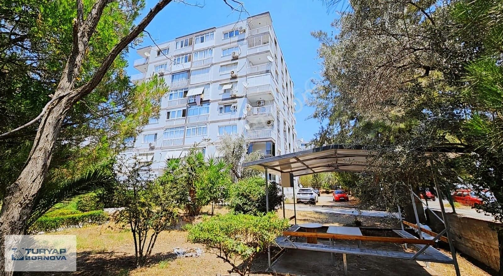 Postacılar Mahallesinde Komple Tadilatlı Satılık 3+1 Daire