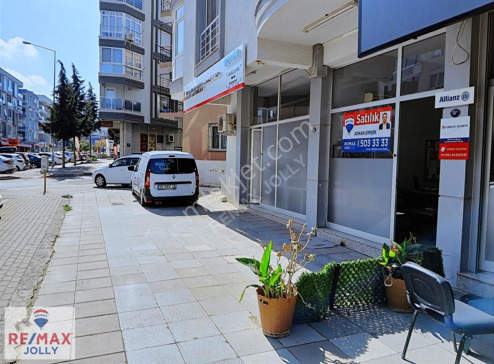 Gaziemir Belediye Sokağı Hareketli Lokasyon Kiralık Köşe Dükkan
