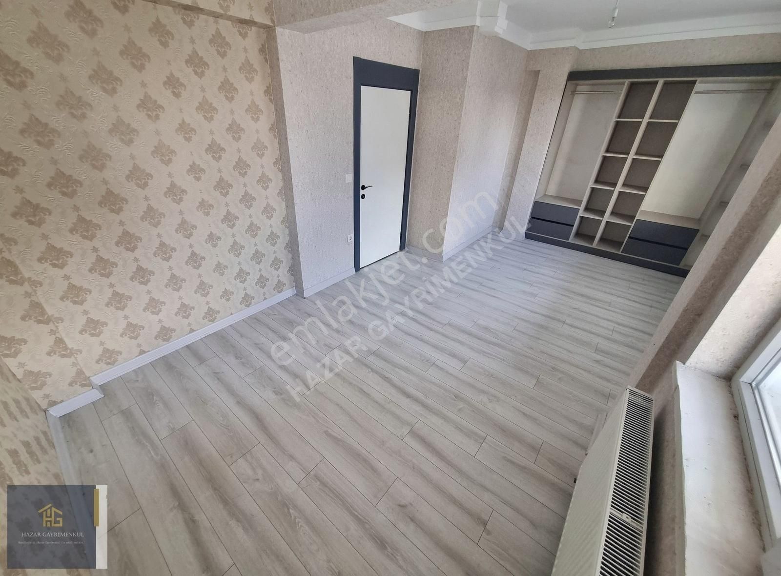 Hazardan Acil Ful Yapılı Üç Cepheli Çok Geniş Satılık 3+1 Daire