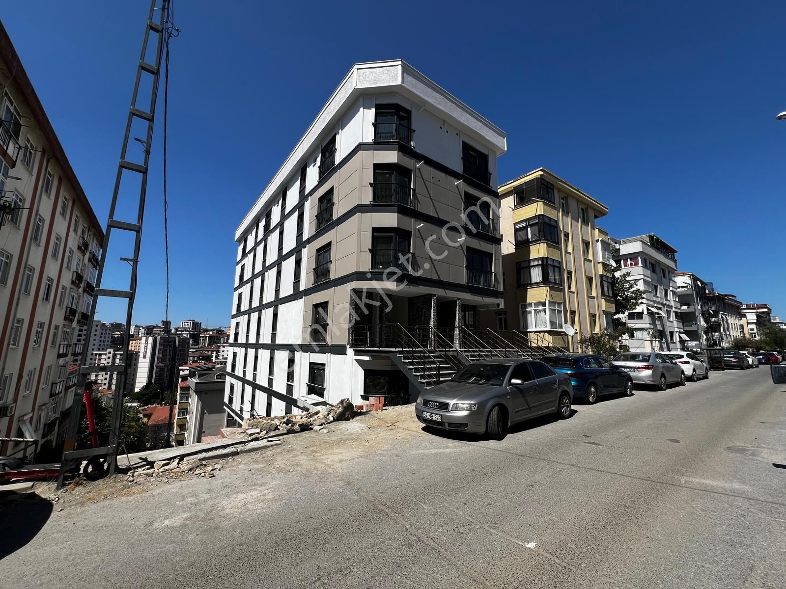 Altıntepe Mh'de Kızılaya Komşu Asansörlü Sıfır 2+1 52 M² Net