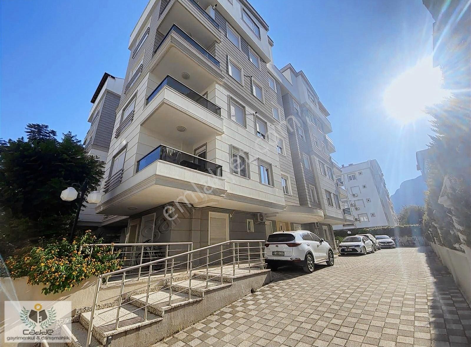Konyaaltı Liman'da Kiralık 1+1 Full Eşyalı Bahçe Katı