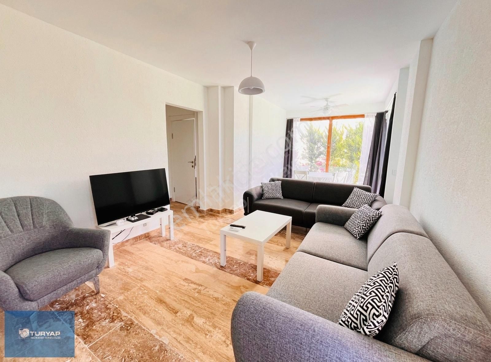 Turyaptan Havuzlu Sitede Bahçe Katı Daire