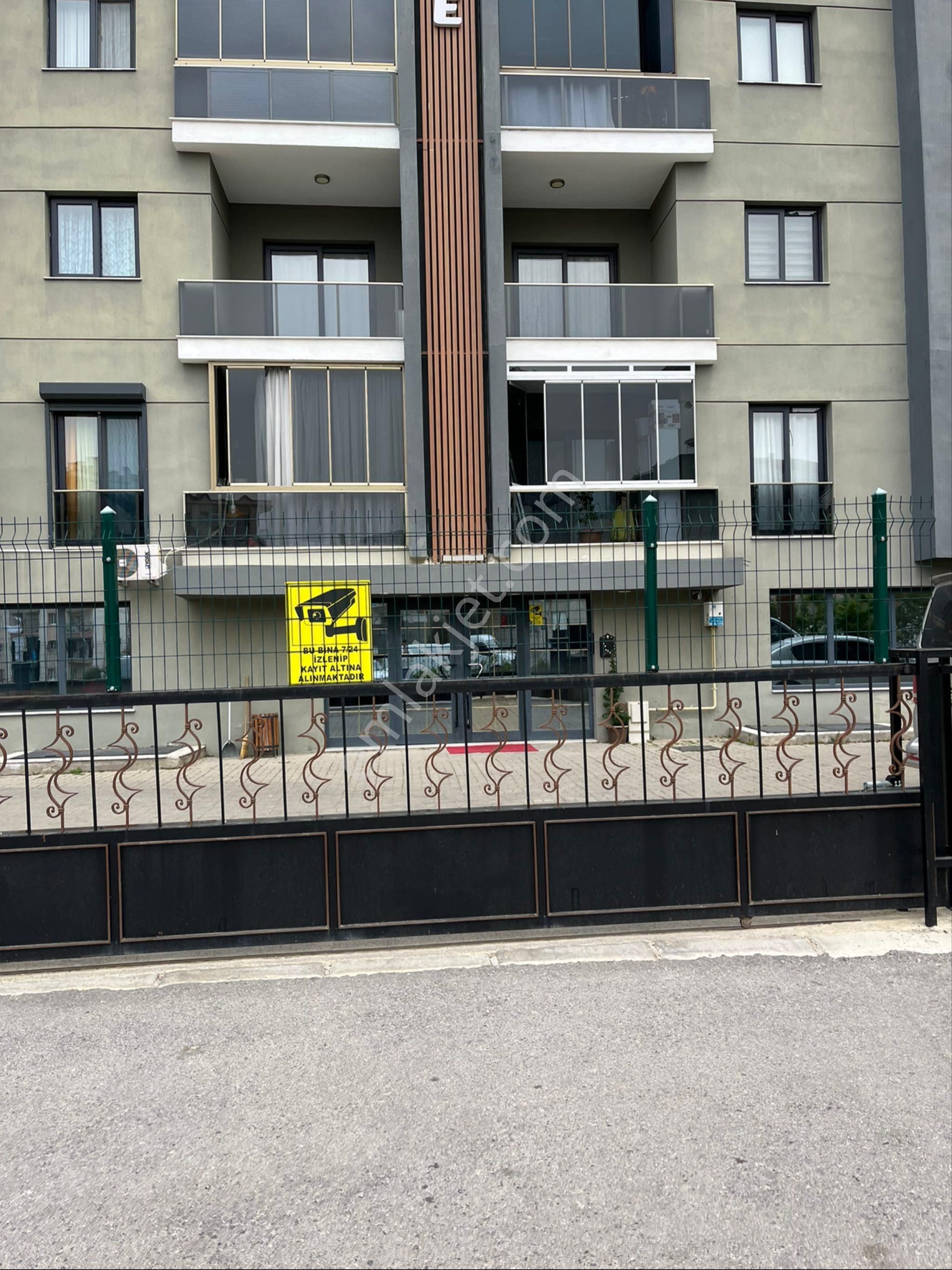 Devrim Mahallesinde Site İçerisinde Satılık Geniş Ferah Daire