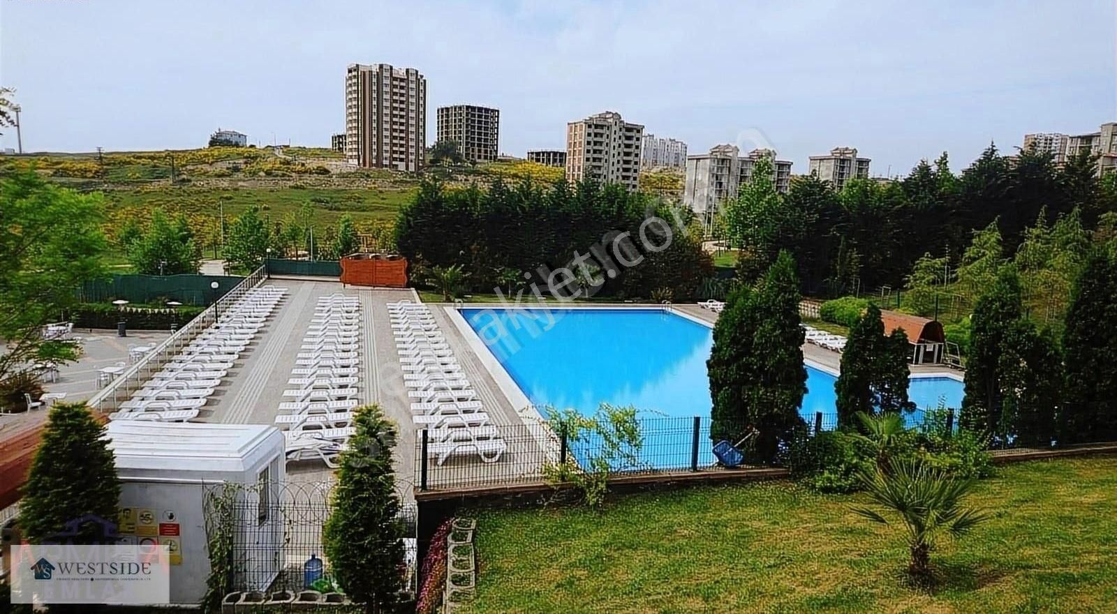 Armina Evleri'nde Acil Satılık Renove Edilmiş 2+1 Bahçe Katı