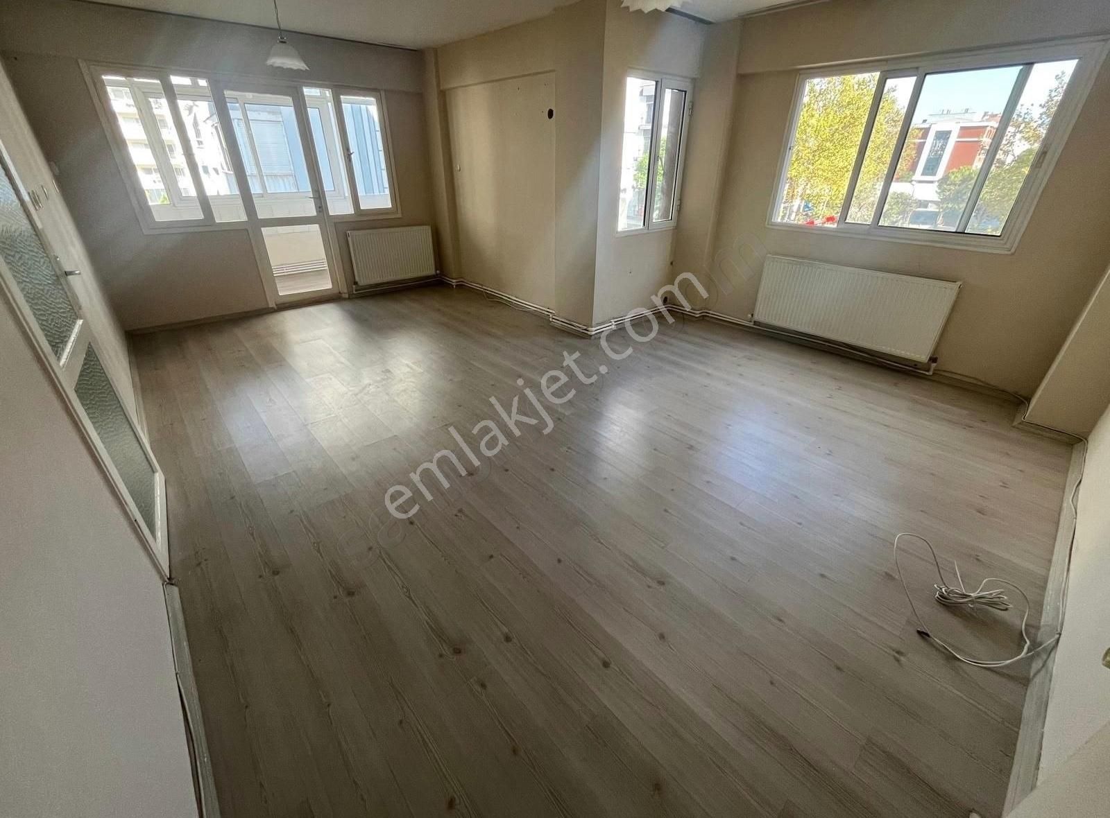 Bayraklı Çamkıranda Site İçerisinde 3+1 Kiralık Arakat Daire